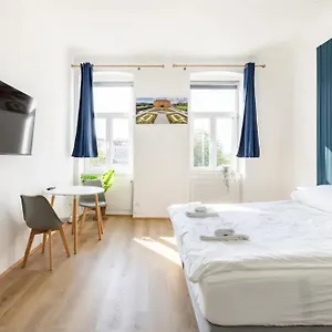  Apartment Near Schoenbrunn & Metro
