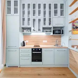  Apartment Central With Garden View