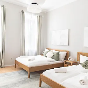  Apartment Spacious Apartment, 3 Min To U1 Reumannplatz